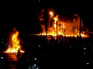 Penampakan Gerbang Tol Pejompongan Membara Dibakar Massa Demo DPR Penampakan Gerbang Tol Pejompongan Membara Dibakar Massa Demo DPR