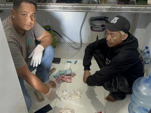 2 Pria di Kota Bima Ditangkap Polisi gegara Transaksi Sabu di Kamar Kos 2 Pria di Kota Bima Ditangkap Polisi gegara Transaksi Sabu di Kamar Kos