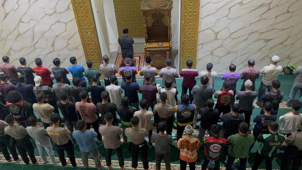 Polres Bogor menggelar audiensi dengan komunitas ojol dan gelar salat gaib untuk Affan Kurniawan, Jumat (29/8/2025).