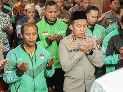 Polres Bojonegoro dan Komunitas Ojol Salat Gaib Doakan Affan Kurniawan