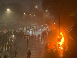 Situasi di Polda Metro Jaya Memanas, Polisi Imbau Pendemo Pulang