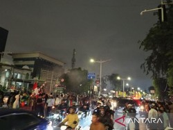 Massa Bakar Ban Lagi di Jalan Otista Jaktim, Lalin ke Kampung Melayu Macet