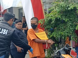 25 Adegan Rekonstruksi Pengeroyokan Pria Tewas di Kota Blitar