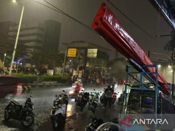 Demo di Jalan Otista Jaktim Masih Berlangsung, Para PKL Balik Kanan