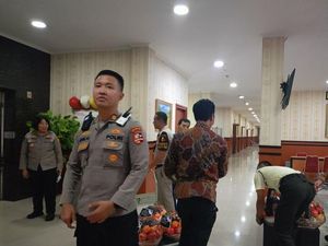 31 Polisi Terluka Akibat Ricuh Demo Dirawat di RS Polri 31 Polisi Terluka Akibat Ricuh Demo Dirawat di RS Polri