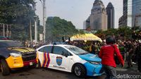 Sempat Memanas, Begini Demo Bela Ojol Dilindas Rantis di Depan Polda Metro