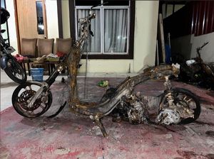 Cemburu, Pria di Batam Bakar Motor dan Rusak TV Pacar Cemburu, Pria di Batam Bakar Motor dan Rusak TV Pacar