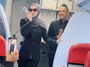 Momen Langka Siti Nurhaliza Nyanyi di Pesawat Hibur Penumpang Momen Langka Siti Nurhaliza Nyanyi di Pesawat Hibur Penumpang