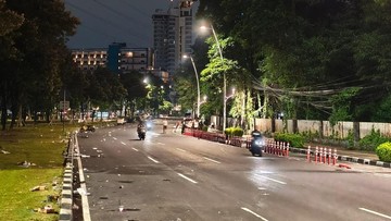 Massa Demo Mulai Bubarkan Diri dari Markas Brimob Kwitang