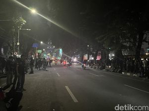 Situasi Terkini di Sekitar Gedung DPRD Sumut Mulai Kondusif Setelah Ricuh Situasi Terkini di Sekitar Gedung DPRD Sumut Mulai Kondusif Setelah Ricuh