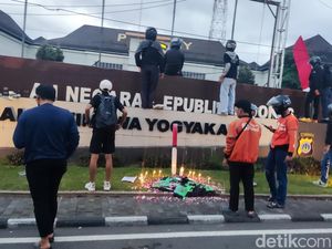 Massa Jogja Memanggil Geruduk Polda DIY! Massa Jogja Memanggil Geruduk Polda DIY!