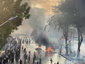 40 Orang Ditangkap Buntut Demo Rusuh di Grahadi Surabaya 40 Orang Ditangkap Buntut Demo Rusuh di Grahadi Surabaya