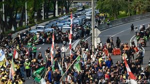 Suasana Lalu Lintas di Sekitar Polda Metro Jaya