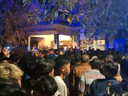 Warga Kepung Rumah Guru Ngaji Diduga Cabuli Santri Pria di Pekalongan