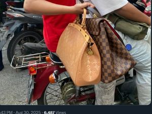 Viral Foto Tas Mewah-Jam Rp 11 M yang Diduga Hasil Jarahan Dari Rumah Sahroni Viral Foto Tas Mewah-Jam Rp 11 M yang Diduga Hasil Jarahan Dari Rumah Sahroni
