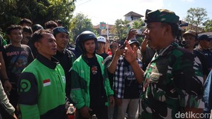 Video: Aksi Demo Buntut Tewasnya Affan Kurniawan, Massa Serbu Mapolda Bali
