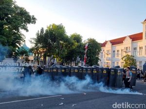 Demo Mahasiswa  di Polrestabes Surabaya Berujung Ricuh