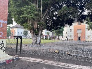 Kawat Berduri Pagari Polda DIY Sore Ini Kawat Berduri Pagari Polda DIY Sore Ini
