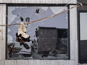 Yang Kembali dari Penjarahan Rumah Sahroni Yang Kembali dari Penjarahan Rumah Sahroni