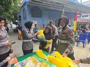 Ditlantas Polda Riau Salurkan 2 Ton Beras Lewat Gerakan Pangan Murah Ditlantas Polda Riau Salurkan 2 Ton Beras Lewat Gerakan Pangan Murah
