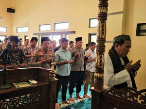 Solidaritas Driver Ojol Doa Bersama di Mapolres Probolinggo