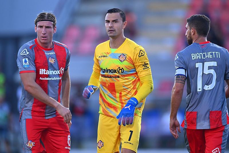 CREMONA, ITALY - AUGUST 29: Emil Audero of US Cremonese during the Serie A match between US Cremonese and US Sassuolo Calcio at Stadio Giovanni Zini on August 29, 2025 in Cremona, Italy. (Photo by Alessandro Sabattini/Getty Images)
