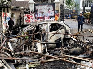 Suara Warga Usai Bandung Rusak Setelah Unjuk Rasa Suara Warga Usai Bandung Rusak Setelah Unjuk Rasa