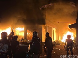 Prabowo Perintahkan TNI Polri Tindak Tegas Massa Anarkis
