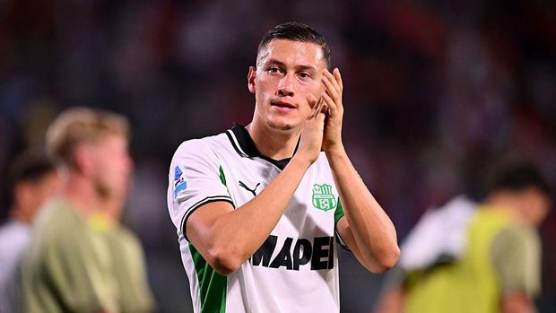 CREMONA, ITALY - AUGUST 29: Jay Idzes of US Sassuolo during the Serie A match between US Cremonese and US Sassuolo Calcio at Stadio Giovanni Zini on August 29, 2025 in Cremona, Italy. (Photo by Alessandro Sabattini/Getty Images)