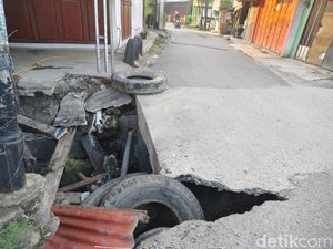 Jembatan Parit di Jalan Tuar Medan Rusak Meski Baru Diperbaiki Jembatan Parit di Jalan Tuar Medan Rusak Meski Baru Diperbaiki