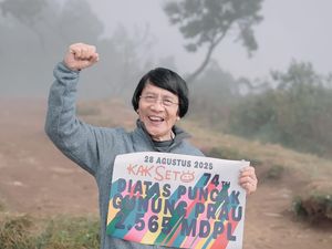 Gokil! Birthday Trip Kak Seto yang ke-74 Tahun: Naik Gunung Prau Gokil! Birthday Trip Kak Seto yang ke-74 Tahun: Naik Gunung Prau