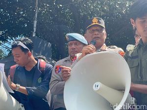 Kapolda Jatim Janji Bebaskan Massa Aksi yang Ditangkap di Surabaya Kapolda Jatim Janji Bebaskan Massa Aksi yang Ditangkap di Surabaya