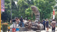 Demo di Cirebon Ricuh, Tugu Knalpot Brong Dibongkar Massa