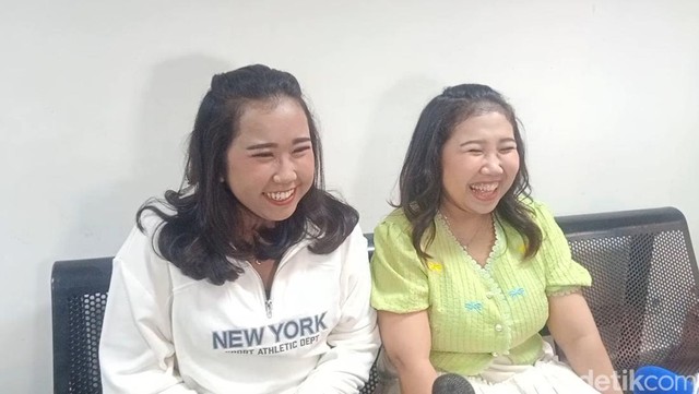 Gosip Terkini Selebriti Insertlive : Punya Kembaran Beda Orang Tua, Kiky Saputri: Lebih Kiky dari Kiky!