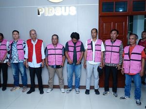 Kejati Sumut Tahan 8 Orang Kasus Korupsi Pembangunan Jalan di Batu Bara Kejati Sumut Tahan 8 Orang Kasus Korupsi Pembangunan Jalan di Batu Bara