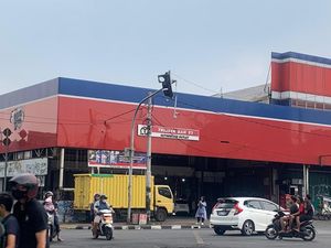 Lampu Lalu Lintas di Jalan Otista Rusak Imbas Ricuh, Pengendara Adu Klakson Lampu Lalu Lintas di Jalan Otista Rusak Imbas Ricuh, Pengendara Adu Klakson