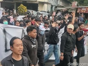 Ada Demo, Jalan di Depan Gedung DPRD Cianjur Ditutup Sementara