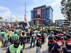 Ratusan Driver Online Sumsel Mulai Padati Mapolda Sumsel Ratusan Driver Online Sumsel Mulai Padati Mapolda Sumsel