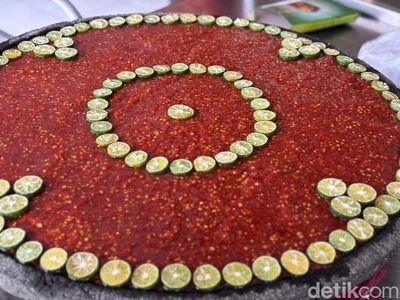 Buka di Jaksel, Restoran Nasi Tempong Hits di Bali Ini Banjir Antrean!