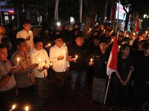Mahasiswa Datangi Polres Kudus, Nyalakan Lilin-Doa Bareng untuk Affan Kurniawan
