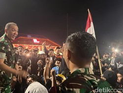 Massa di Grahadi Surabaya Bubarkan Diri Usai Bertemu Pangdam