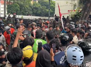 Pangkostrad Datangi Mako Brimob Kwitang, Sempat Diskusi dengan Massa