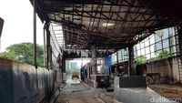 Penampakan 7 Gerbang Tol Dalam Kota Rusak Parah Dibakar Massa