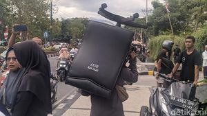Gedung DPRD NTB yang Dibakar Dijarah, Kursi hingga Printer Dipikul