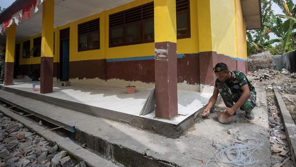 Peserta SGS 2025 Perbaiki SD Negeri 2 Peracak OKU Timur