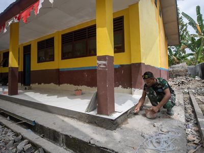 Peserta SGS 2025 Perbaiki SD Negeri 2 Peracak OKU Timur