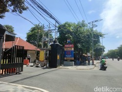 Hindari Jalan A Yani, Massa Aksi Mulai Bergerak ke Mapolda Jatim