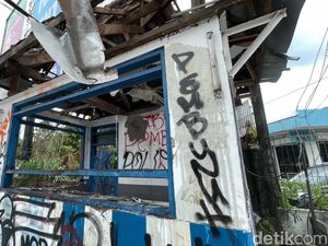 Potret Pos Polisi Condong Catur Rusak-Penuh Coretan ACAB-1312 Potret Pos Polisi Condong Catur Rusak-Penuh Coretan ACAB-1312