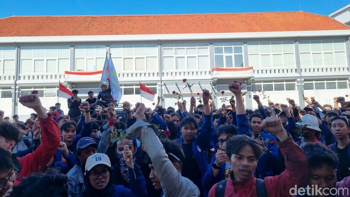 Tragis! Gelombang Demo Berujung Korban, Universitas Buka Suara