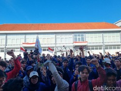 Polisi Larang Pendemo di Grahadi yang Ditangkap Dapat Pendampingan Hukum
